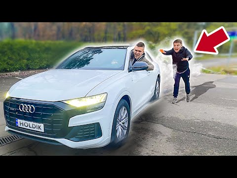 УГНАЛ AUDI Q8 У ХОЛДИКА!