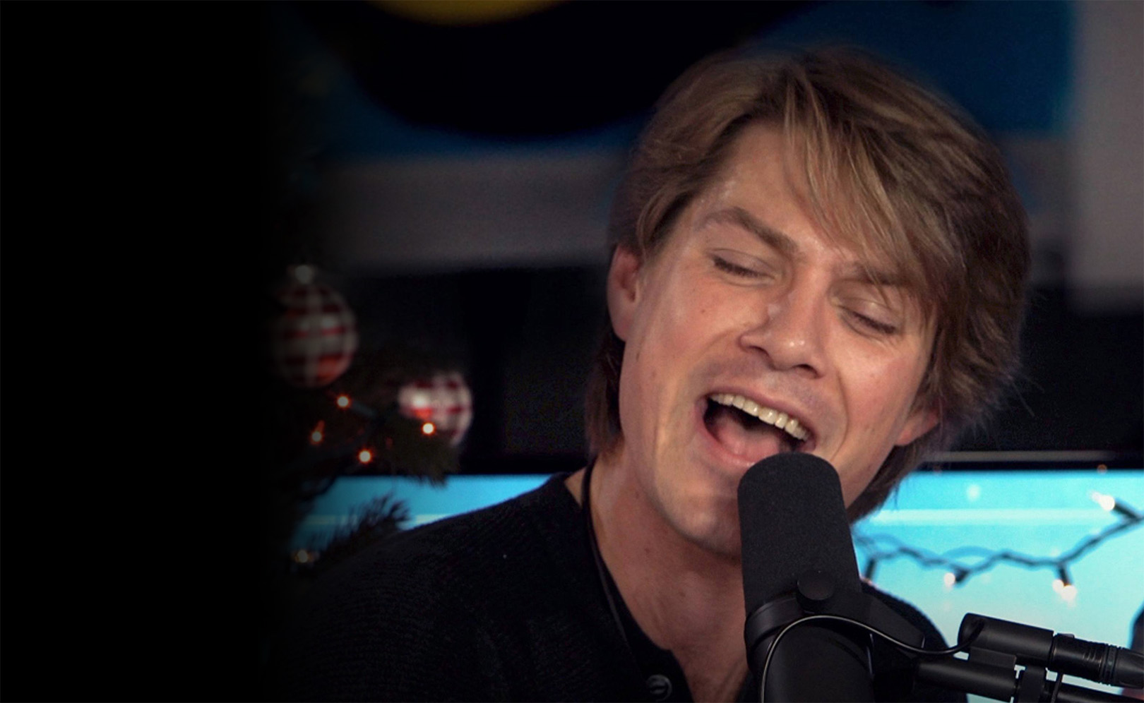 Hanson. A Holiday Session