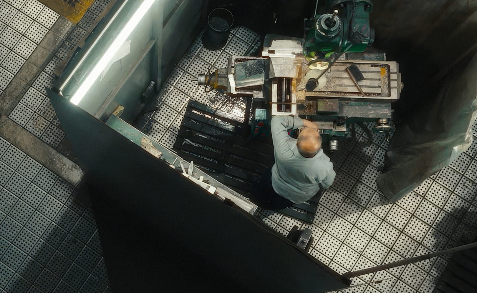 Товарищи, заводчане!. Сезон 1. Серия 1