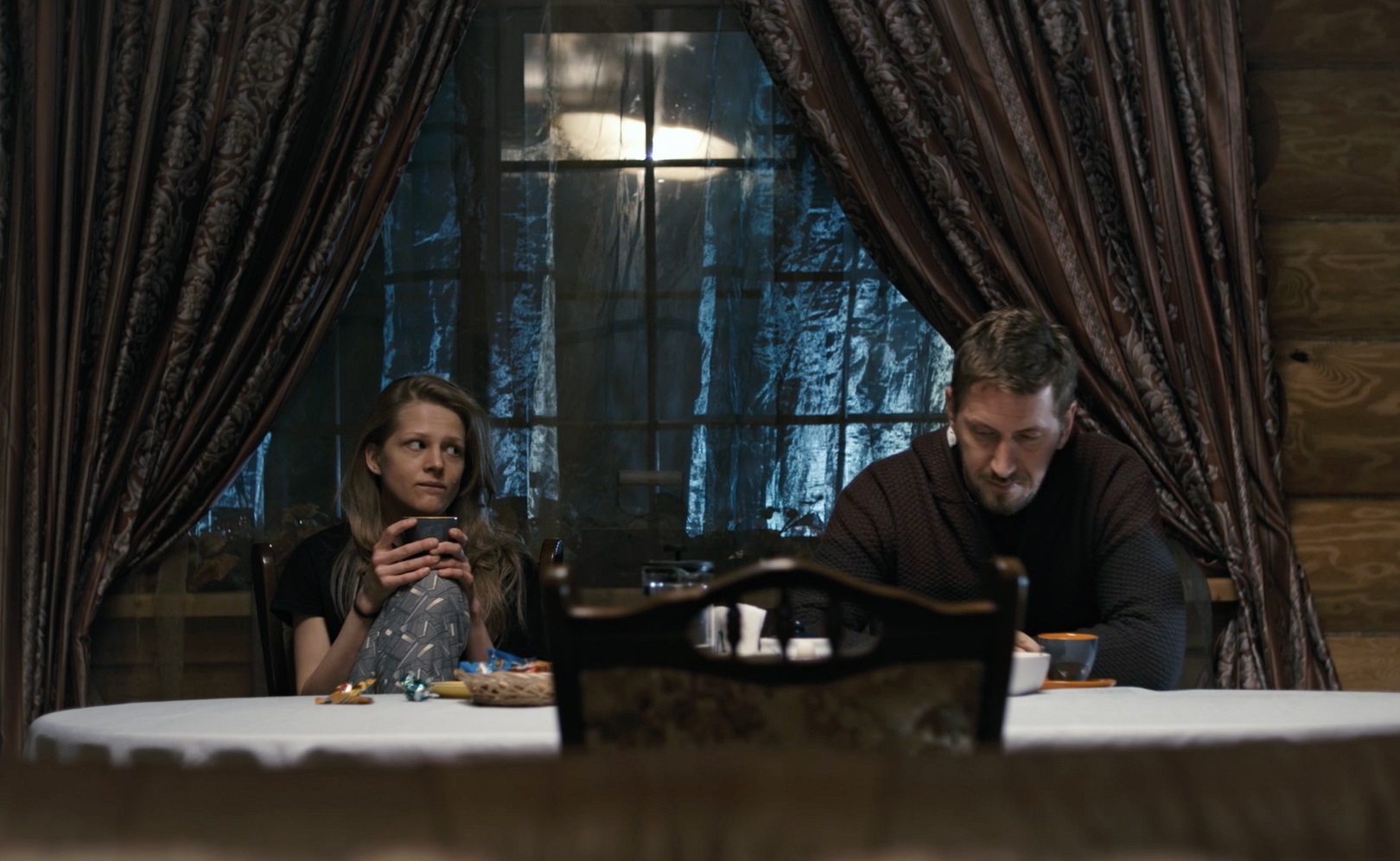 На перекрестке радости и горя. Сезон 1