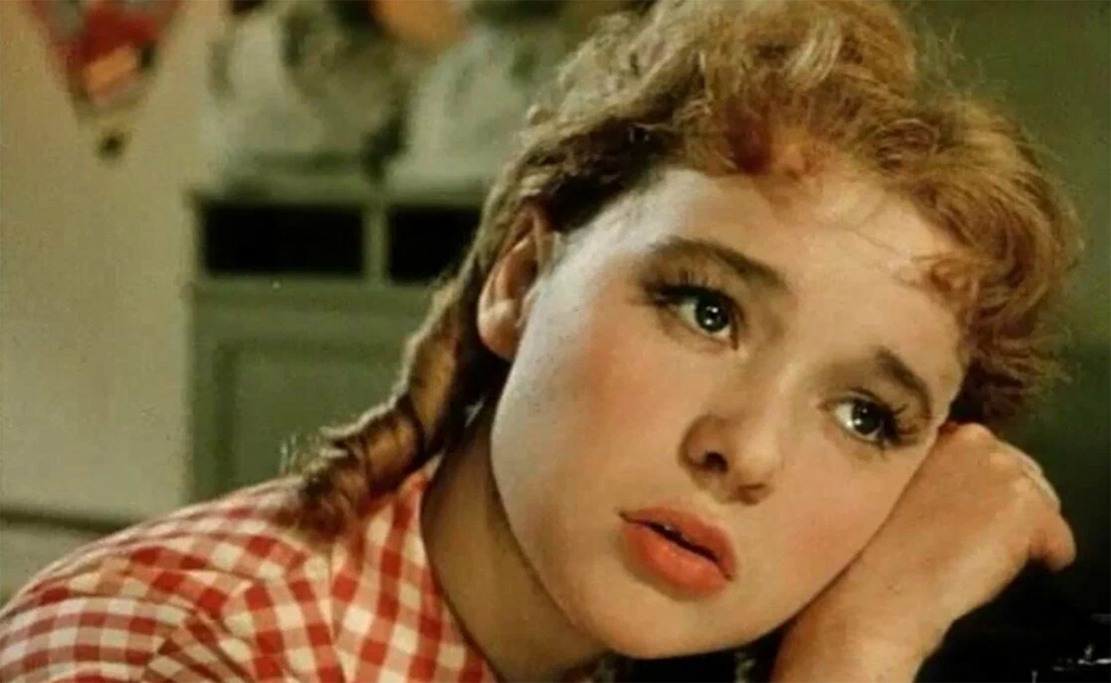 Девушка с гитарой