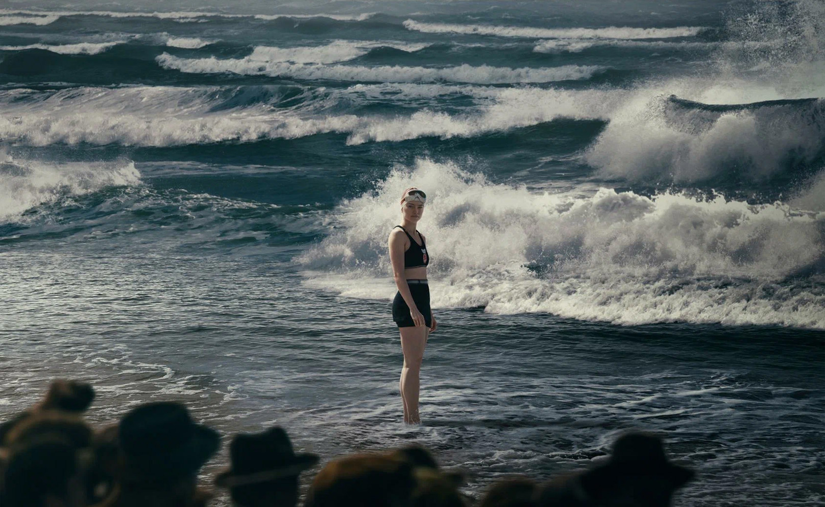 Девушка и море