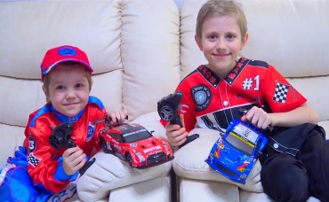 Машинки Autobacs Super GT на радиоуправлении _ Даник играет в машинки вместе с Никитой. RC CARS