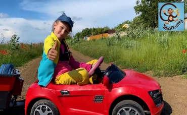 Дети и Машина. Чистим бассейн и играем машинками