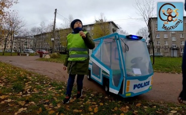 Мультик про Машинки - Погрузчик и Грузовики доставляют грузы