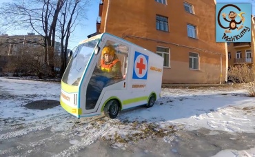 Дети и Машина. Собака за рулём и Диана и Даня играют в полицию