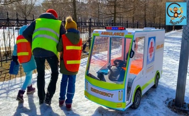 Дети и Машина. Диана и Даня на Полицейской машине ловят Волка. Манкиту